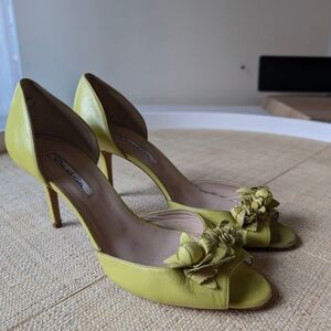 Oscar de la Renta Yellow Floral Peep-Toe Heels